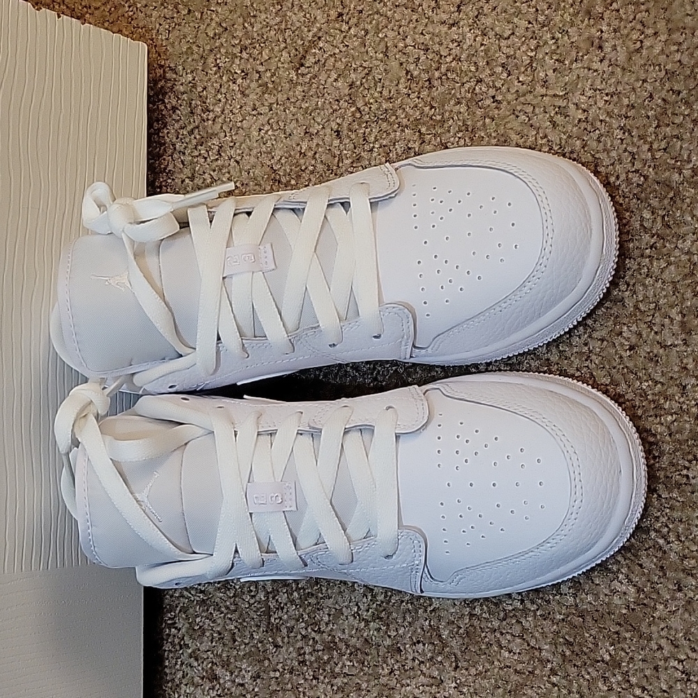 AIR JORDAN RETRO 1 LOW CASUAL SHOES